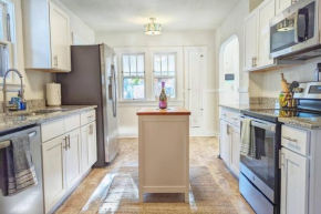 ❀Beautiful Bungalow❀ Near Heart of Downtown COS